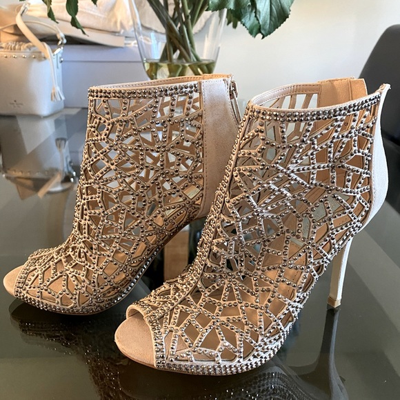 Betsey Johnson Shoes - BETSY JOHNSON ⭐️ New Sparkly Nude Booties